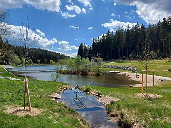 &Ouml;lschnitzsee: Dieses Ausflugsziel in Franken ist perfekt im Fr&uuml;hling