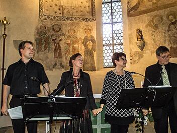 Reichlich Applaus erntete das "Ensemble CantiCo" bei seinem Jubiläumskonzert in der Coburger St.-Nikolaus-Kapelle.Foto: Jochen Berger