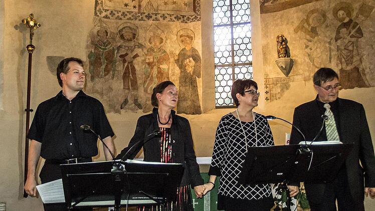 Reichlich Applaus erntete das "Ensemble CantiCo" bei seinem Jubiläumskonzert in der Coburger St.-Nikolaus-Kapelle.Foto: Jochen Berger