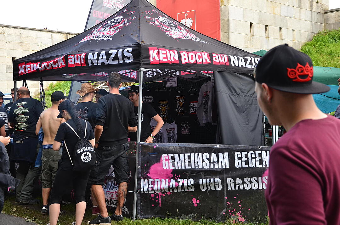 Merch und Bandshirts: Shoppen bei RIP