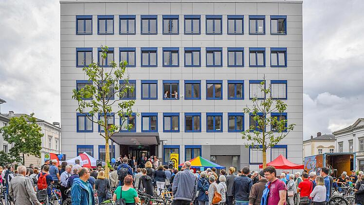 Viel Andrang herrschte beim Bürgerfest zur Eröffnung des Bürgerrathauses.  Ronald Rinklef