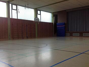 Wird nach dem Willen der Stadt ab Dezember täglich gereinigt: die Turnhalle der Grundschule in Burk. Foto: Nikolas Pelke