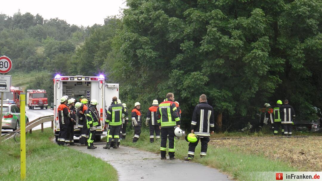 Fahrzeug bei Unfall in Frankenwinheim komplett zerstört