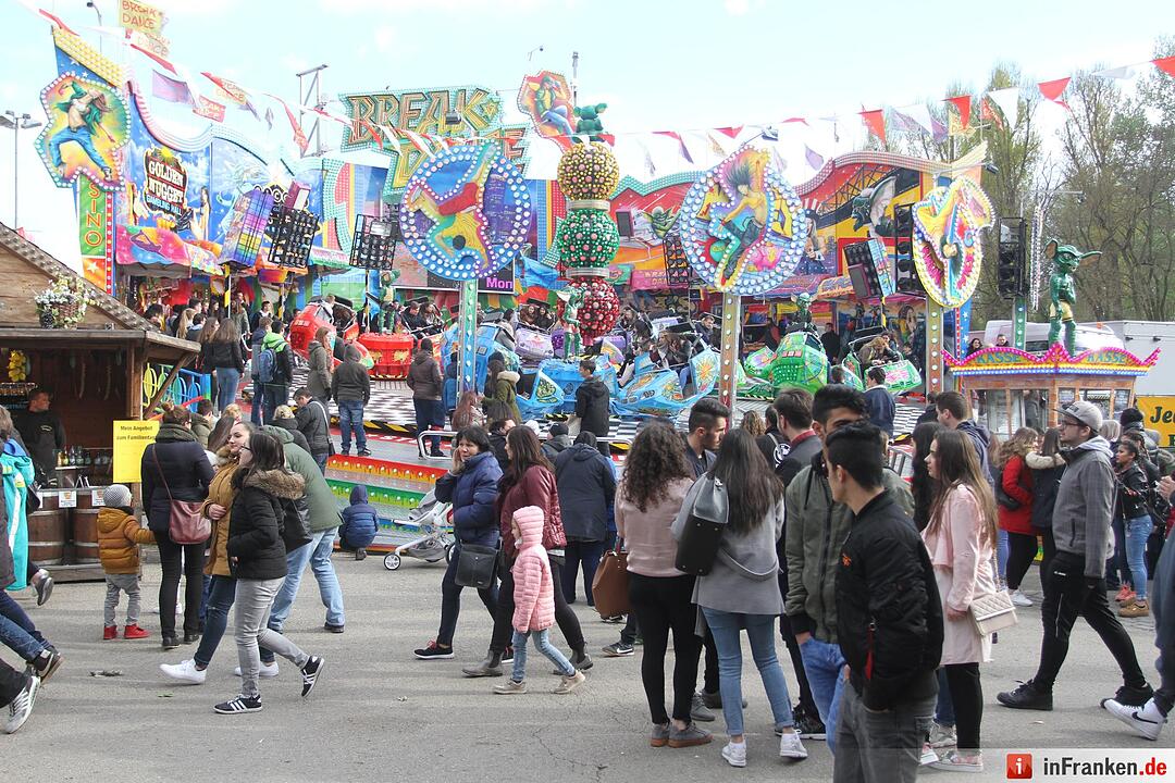 Volksfest in Nürnberg: Trotz Kälte gut besucht
