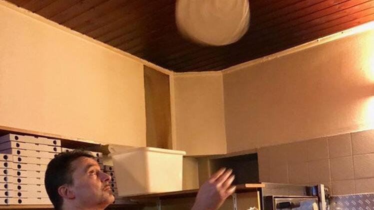 Frank Sacilotto hat schon als Sch&uuml;ler in der elterlichen Pizzeria geholfen.  Trotzdem hat er erst einmal Maler und Verputzer gelernt. Anna Wentrock