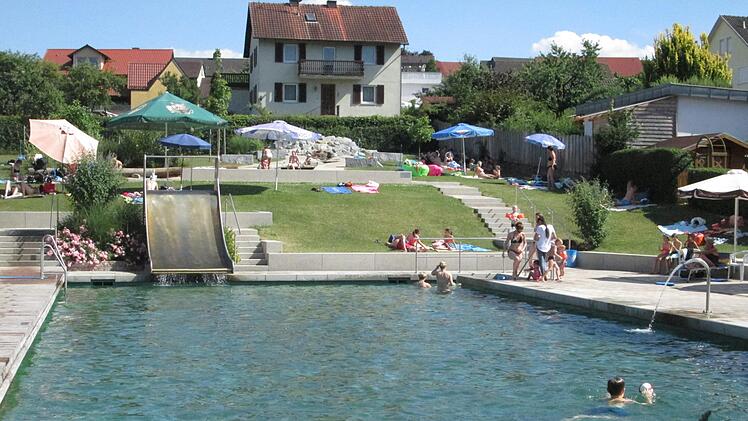 Für das Naturschwimmbad sucht Aura an der Saale dringend Personal. Wer an einem Job bei Schönwetterbetrieb interessiert ist, meldet sich bei der Gemeinde.          Foto: Winfried Ehling/Archiv