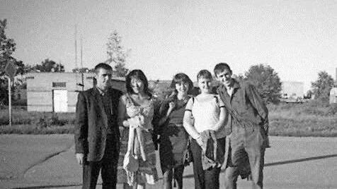 Xenia Veber bei ihrer ersten Fahrt nach Kasachstan mit Cousinen und Cousins. Foto: Sebastian Magnus