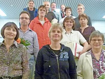 Die Mehrfach-Blutspender wurden im Rahmen einer Gemeinderatssitzung ausgezeichnet. Foto: Lothar Weidner