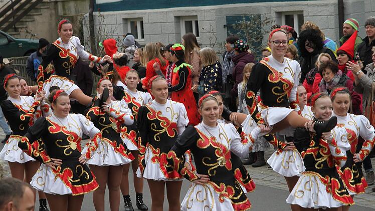 Auch die Showtanzgruppe aus Heubach begeisterte im Zug.