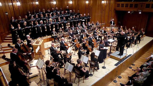 Toller Ausklang; die Bremer Kammerphilharmonie und der Chor des Bayerischen Rundfunks. Foto: Gerhild Ahnert