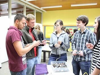 Johannes Fries, Paul Biermann, Lena Carstensen, Lukas Lippert und Janina Markert sind Schüler der Fachschule für Heilerziehungspflege und gehören damit in Münnerstadt zu den Schüler-Pionieren dieser Fachrichtung. Foto: Heike Beudert