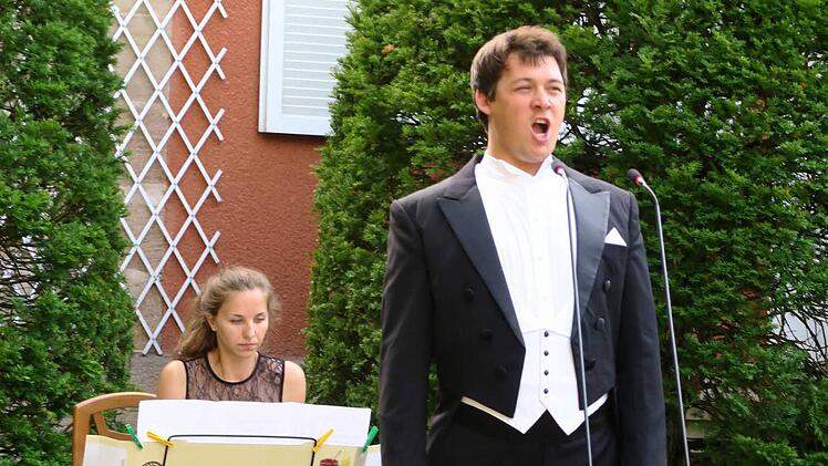 Stepan Eguraev mit Juliia Rumiantseva am E-Piano  Fotos: Johanna Blum