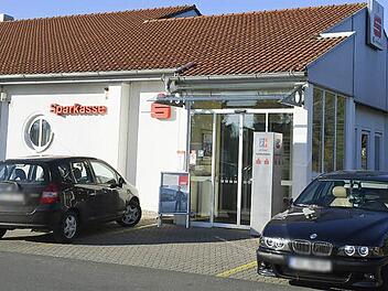 Die Sparkasse Bamberg verabschiedet sich von frequenzschwachen Standorten: Auch die Filiale in Lichteneiche wird verschwinden.  Foto: Ronald Rinklef