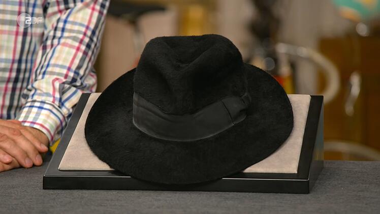 Mindestens 100 Euro stellte sich der Verk&auml;ufer f&uuml;r den Hut aus Mohairfilz vor.