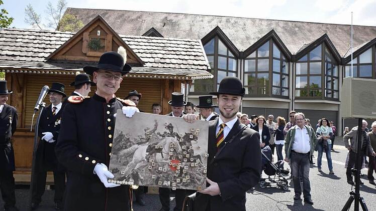 Geschützführer Detlef Bartesch wurde bei einem Landesvergleichsschießen des Bundes historischer Bürger- und Landwehren in Bayern in Bad Staffelstein-Uetzing Schützenkönig mit dem Vorderlader. Foto: Georg Snater