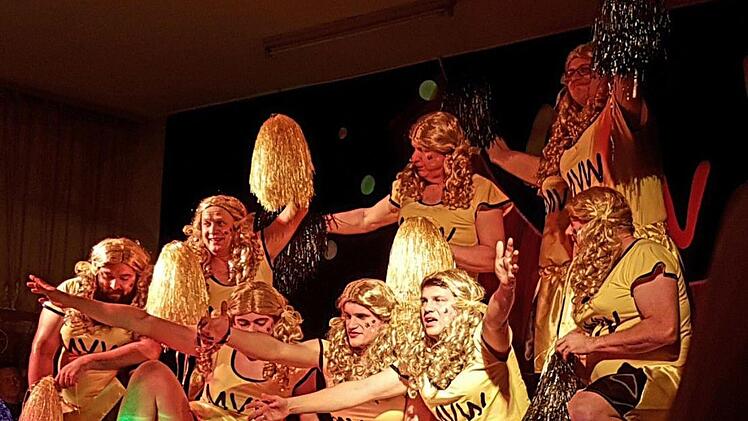 Das Männerballett des Musikverein Wittershausen  sorgte für Hochstimmung . Foto: Udo Sell