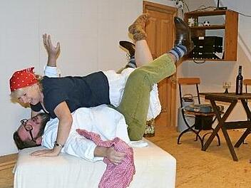 Bisweilen geht es stürmisch zu im Dreiakter der Oberwohlsbacher Laienspieler. Foto: Rainer Lutz