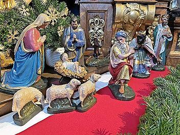 In Krippenszenen wie hier in der Stadtpfarrkirche findet man sehr oft auch Figuren der Drei K&ouml;nige. In den kommenden Tagen kommen sie leibhaftig als Sternsinger in H&auml;user und Wohnungen.