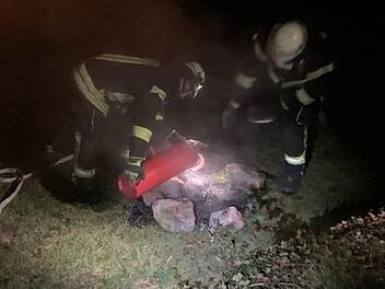 Von der Feuerwehr wurde ein Lagerfeuer gelöscht.  Foto: Tobias Dittrich