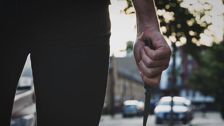 Koblenz:  Mann greift Kind mit Messer an