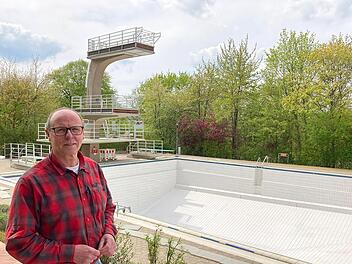 Roland Bühner sucht dringend Mitarbeiter für das Terrassenschwimmbad in Bad Kissingen.  Foto: Charlotte Wittnebel-Schmitz