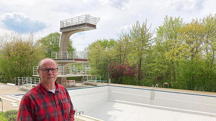 Roland Bühner sucht dringend Mitarbeiter für das Terrassenschwimmbad in Bad Kissingen.  Foto: Charlotte Wittnebel-Schmitz