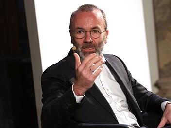 Manfred Weber bei Podiumsdiskussion