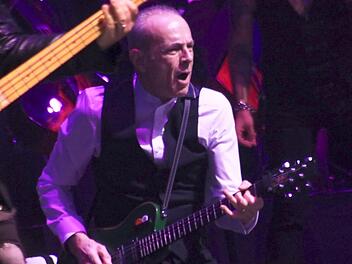Francis Rossi von Status Quo rockte die Arena. Die Kollegen standen ihm kaum nach .  Josef Hofbauer