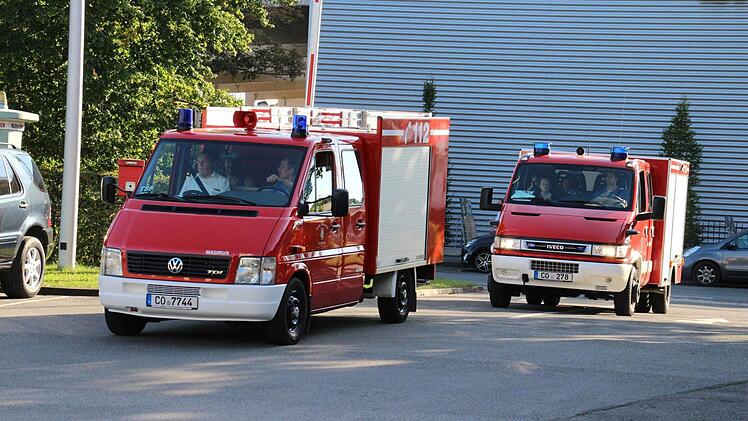 Die Fahreuge aus Neershof und Lützelbuch treffen am Depot Dammweg ein.