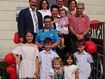 Barbara und Manfred Kol mit ihrer Familie.  Foto: pr