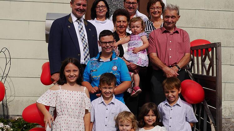 Barbara und Manfred Kol mit ihrer Familie.  Foto: pr