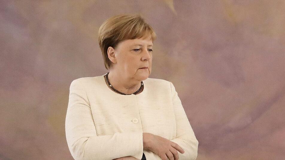 Nur acht Tage nach ihrem aufsehenerregenden Schwächeanfall hatte Bundeskanzlerin Angela Merkel (CDU) die gleichen Probleme erneut. Foto: Kay Nietfeld/dpa