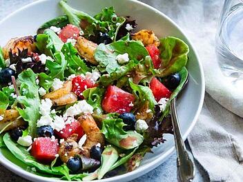 Roemersalat-mit-Wassermelone