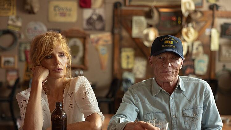 Beth (Kelly Reilly) macht recht schnell Bekanntschaft mit Tierarzt Everett McKinney (Ed Harris), dem moralischen Korrektiv der Serie.