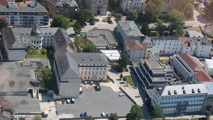 Erneut verlängert wurde die Ausschreibung für das Areal, auf dem Kurhaushotel und Kurgastzentrum standen.  Foto: Ralf Ruppert