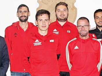 Der neue Vorstand des TSVfB Krecktal (von links): Vorsitzender Carsten Höllein, Schriftführer Sascha Gagel, Kassierer Marco Weikard, Beisitzer Christian Gruber, Beisitzer und Spielleiter Stefan Tranziska, stellvertretender Vorsitzender Moritz Dippold und Beisitzer Patrick Paul  Foto: privat