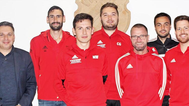 Der neue Vorstand des TSVfB Krecktal (von links): Vorsitzender Carsten Höllein, Schriftführer Sascha Gagel, Kassierer Marco Weikard, Beisitzer Christian Gruber, Beisitzer und Spielleiter Stefan Tranziska, stellvertretender Vorsitzender Moritz Dippold und Beisitzer Patrick Paul  Foto: privat