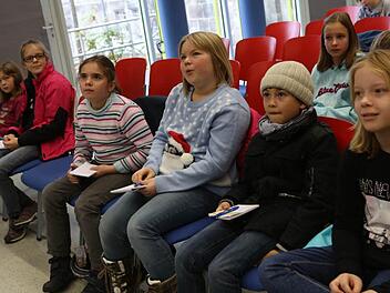 Aufmerksam lauschten die Kinder-Uni-Besucher in Forchheim der Vorlesung "Suchen und finden im Internet".  Foto: Barbara Herbst