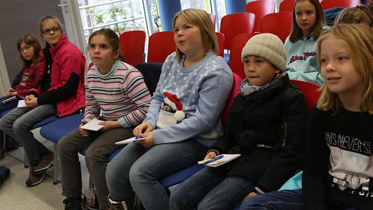 Aufmerksam lauschten die Kinder-Uni-Besucher in Forchheim der Vorlesung "Suchen und finden im Internet".  Foto: Barbara Herbst
