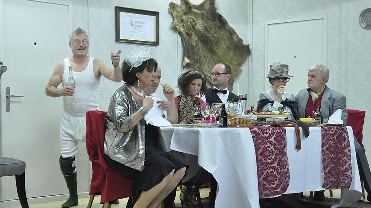 Sie schafften etwas, worüber manche Theatergruppe neidisch werden könnte: Sie begeisterten zwei Stunden lang ihr Publikum auf höchstem Niveau.  Foto: Peter Klopf