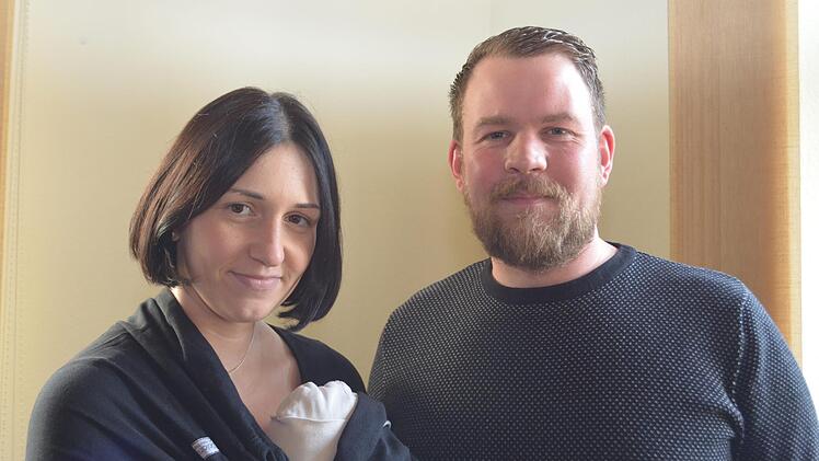 Die stolzen Eltern Dana Boer und Sebastian Greubel mit der am 11. Januar 2018 geborenen Neubürgerin Ida Boer. Andreas Lomb