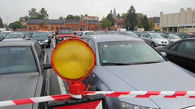 So vollgeparkt wie auf diesem Archivbild ist der Ketschenanger in Coburg derzeit nicht - deshalb nutzt ihn die Stadt f&uuml;r einen Service f&uuml;r Anwohner.Foto: CT-Archiv/Oliver Schmidt
