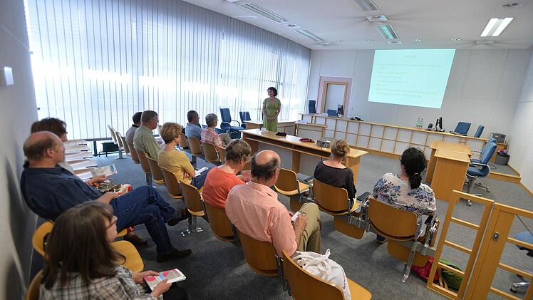Gut besucht war dieser Vortrag von Nachlassrechtspflegerin Gabriele Reichenauer über das "Erben und Vererben". Foto: Ronald Rinklef