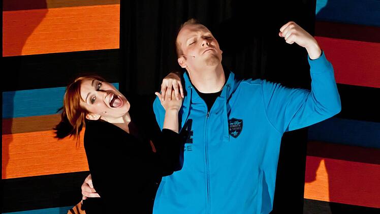 Szenen einer turbulenten Beziehung: Laura Mann und Alexander Voß in "Babytalk".Foto: Jochen Berger