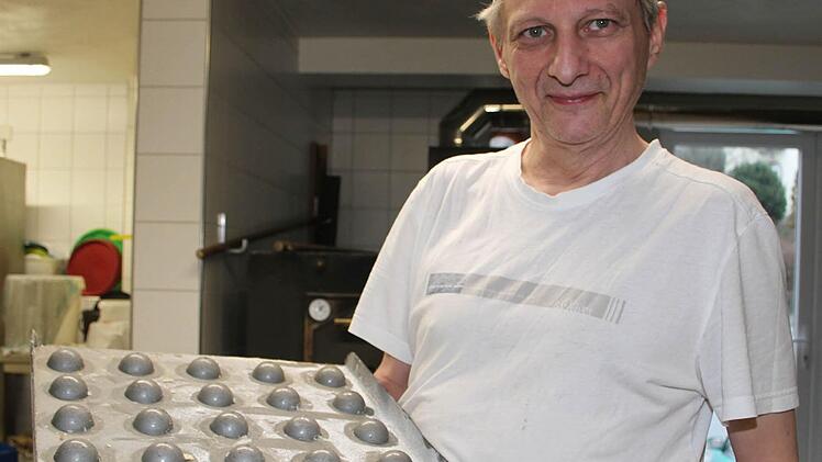 In der Bäckerei Groß werden zur Faschingszeit traditionelle Mohrenköpfe gebacken.  Foto: Sonja Adam