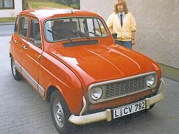 Das rote "Reportermobil" war in Studenten-Tagen viele, viele Kilometer für den FT im Einsatz. Das L-Kennzeichen stand 1988 übrigens noch nicht für Leipzig sondern für "Stadt Lahn", eine Totgeburt der Gebietsreform in Hessen, die die Altkreise Gießen, Wetzlar und Dillenburg vereinen sollte. Schon bald wurde es durch LDK ersetzt, als Gießen sich wieder freigestrampelt hatte. Foto: privat
