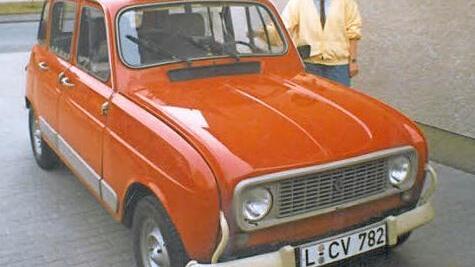 Das rote "Reportermobil" war in Studenten-Tagen viele, viele Kilometer für den FT im Einsatz. Das L-Kennzeichen stand 1988 übrigens noch nicht für Leipzig sondern für "Stadt Lahn", eine Totgeburt der Gebietsreform in Hessen, die die Altkreise Gießen, Wetzlar und Dillenburg vereinen sollte. Schon bald wurde es durch LDK ersetzt, als Gießen sich wieder freigestrampelt hatte. Foto: privat