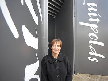 Marina Klein vor dem Eingang zum Luitpolds. Die Direktorin der Bad Kissinger Spielbank hatte schon einen neuen Pächter für das Casino-Restaurant gefunden. Der ist aber abgesprungen. Jetzt geht die Suche von vorne los.  Siegfried Farkas