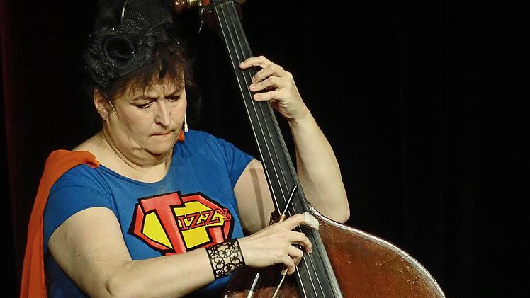 Lizzy Aumeier als Superlizzy in CoburgFoto: Jochen Berger