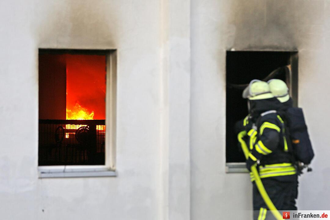 Grossbrand nach Explosion auf Indoor-Kartbahn Foto: News5/Herse